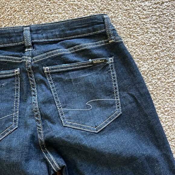 Woman’s dark was Silver Jeans - Picture 3 of 4